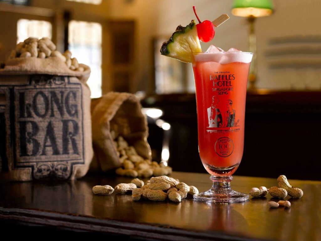 things to do in singapore: singapore sling long bar