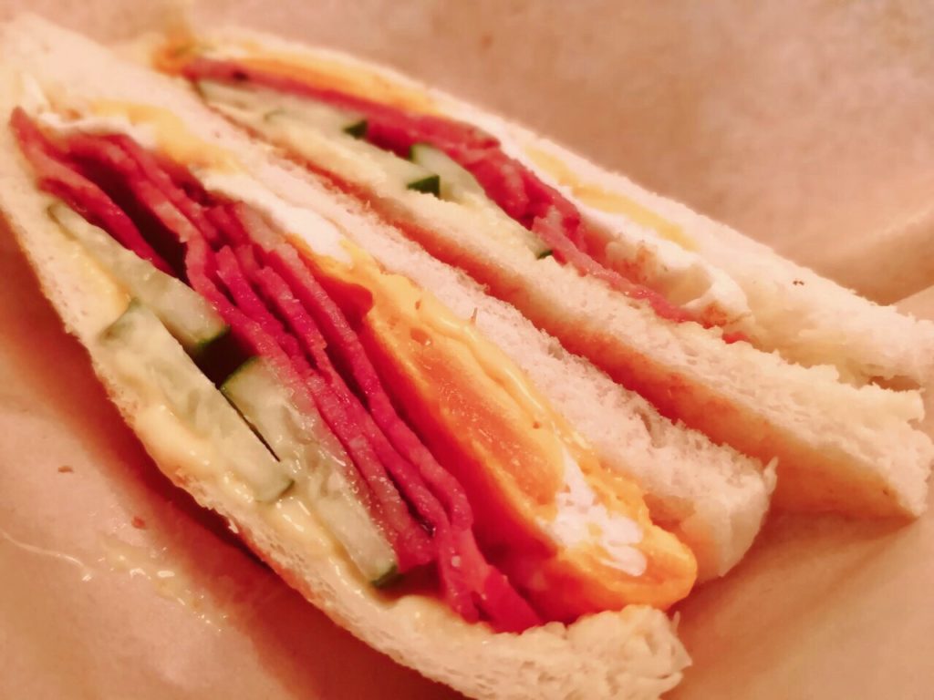 CAT.jpg Cafe Review: Bacon & Eggs Sandwich (Taipei Food Guide)