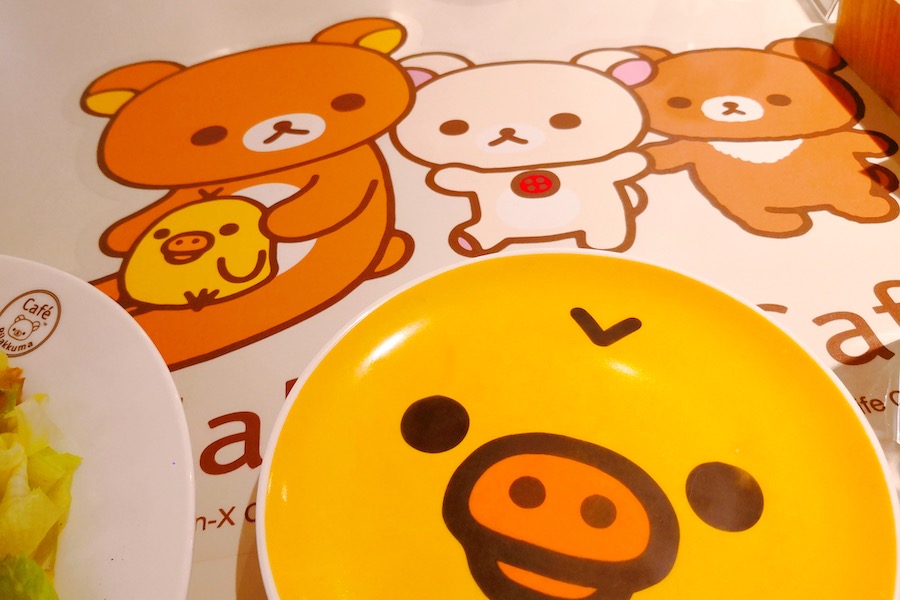 Rilakkuma Cafe Taipei Review: Tables and Plates