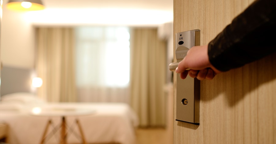 Hotel Tips: 8 Essential Do's & Do Not's To Avoid A Creepy Hotel Stay