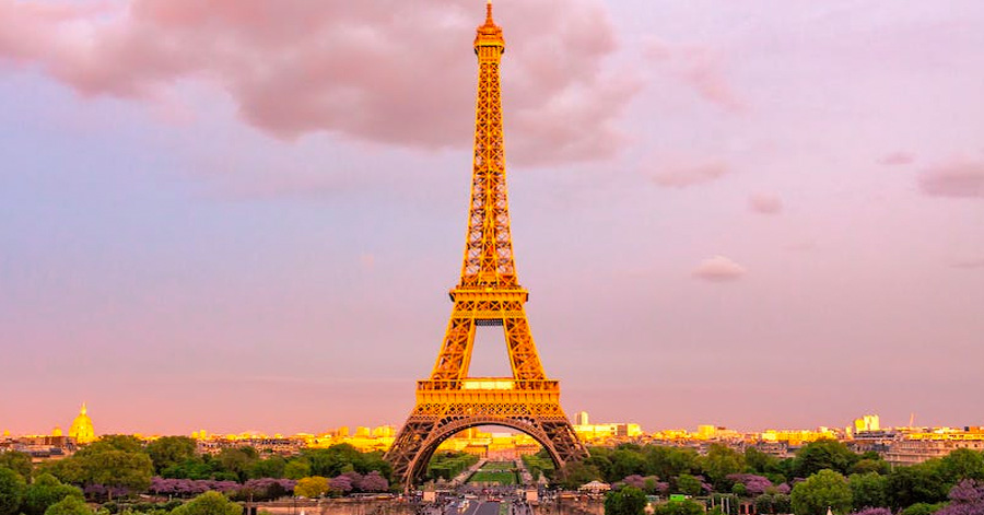 Street View Of Champselysees Avenue With Building Louis Vuitton In Paris  France Stock Photo - Download Image Now - iStock