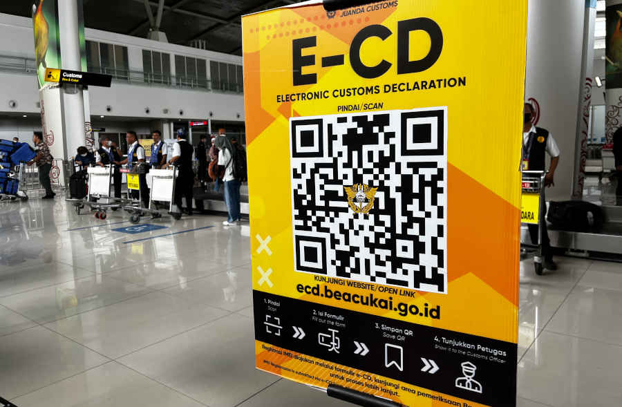 An electronic customs declaration QR-code sign at an Indonesian arrival hall
