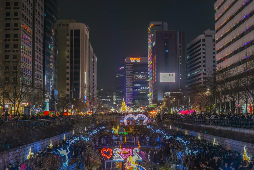 What To Do in Seoul For Free 2024 cheonggyecheon stream