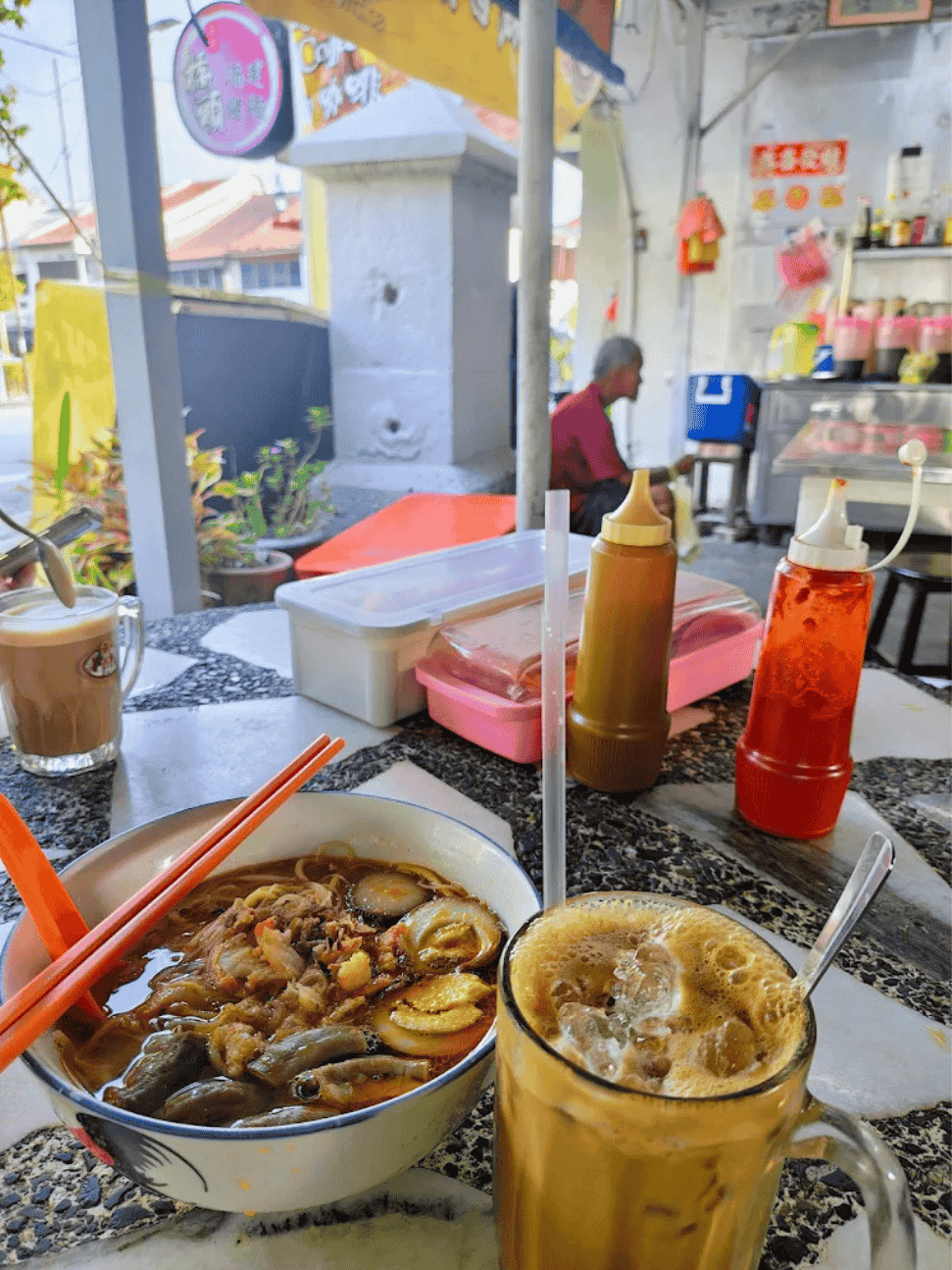things to do in penang: bridge street prawn noodles