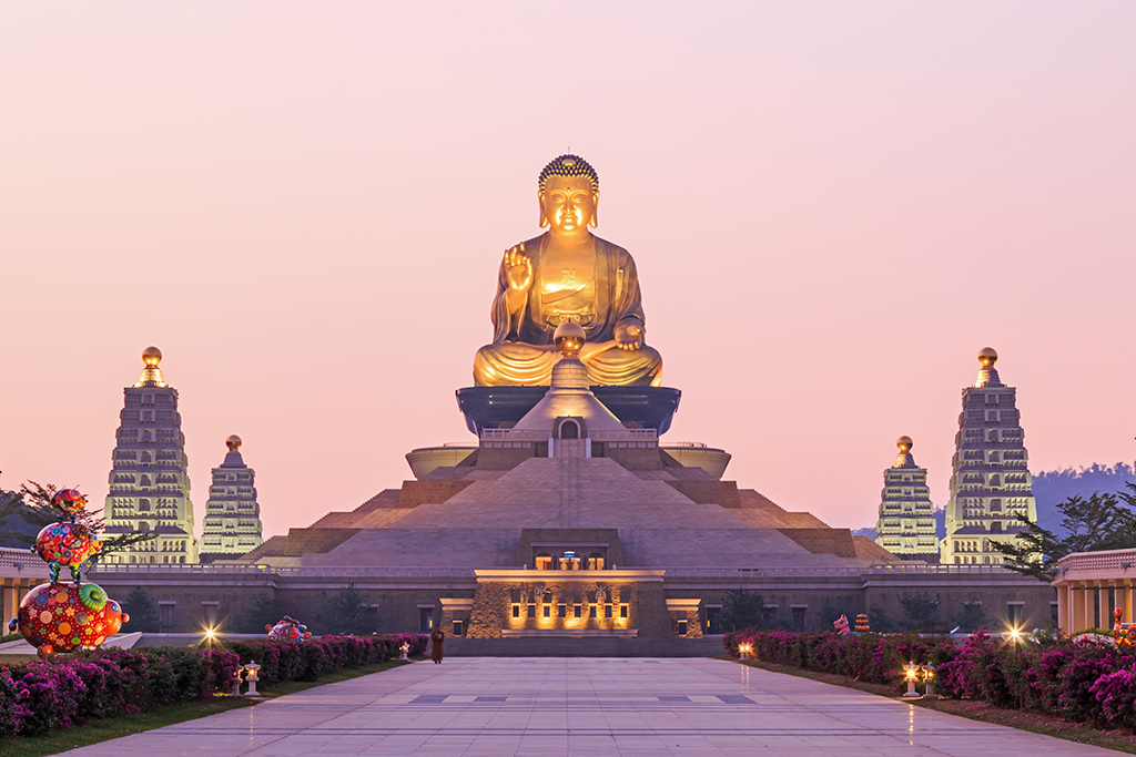 things to do in kaohsiung: fo guang shan buddha museum