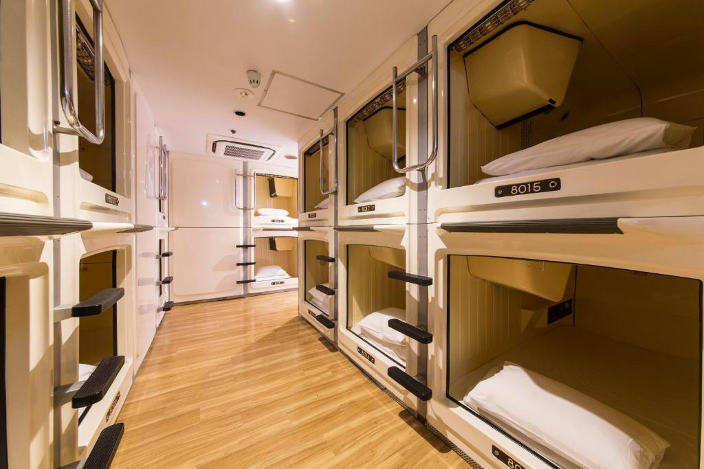 Capsule Hotels In Tokyo - Shinjuku Kuyakushomae Capsule Hotel