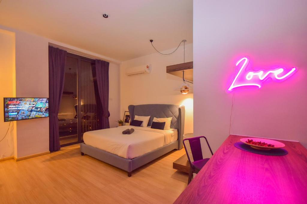 Things To Do In Mount Austin JB - Cube8teens by Nest Home