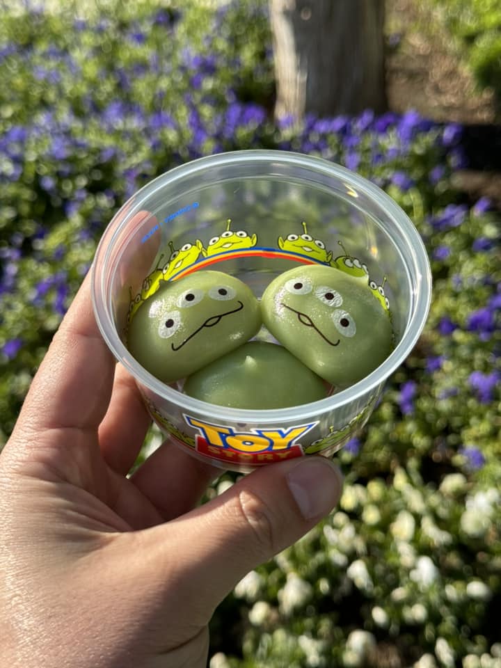tokyo disneysea green alien mochi 