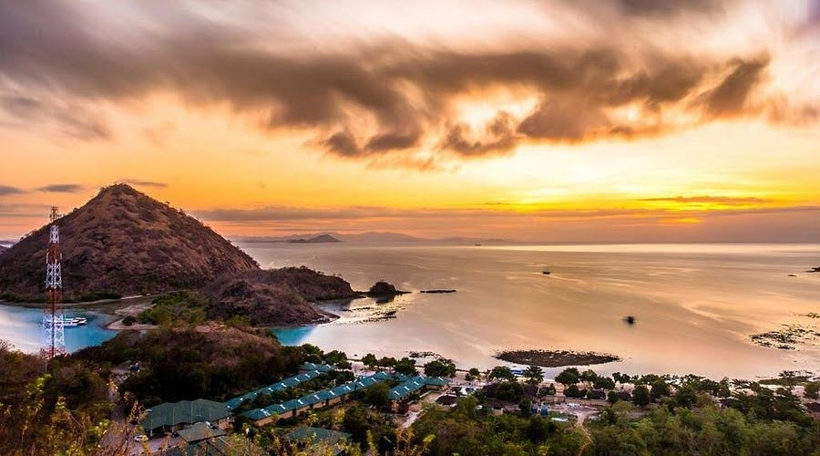 Labuan Bajo Travel Guide - Sunset Views on Bukit Sylvia
