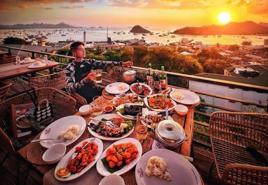 Labuan Bajo Travel Guide - Top quality seafood at Taman Laut Handayani Seafood