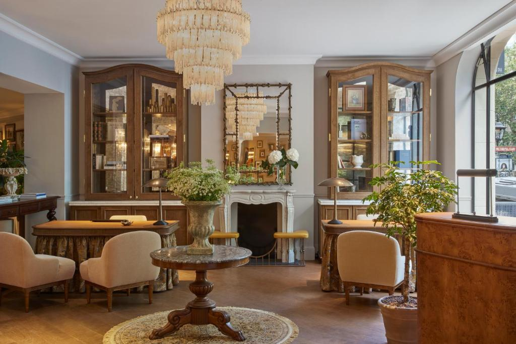Top 17 Paris Hotels - Le Grand Hotel Cayré, Paris