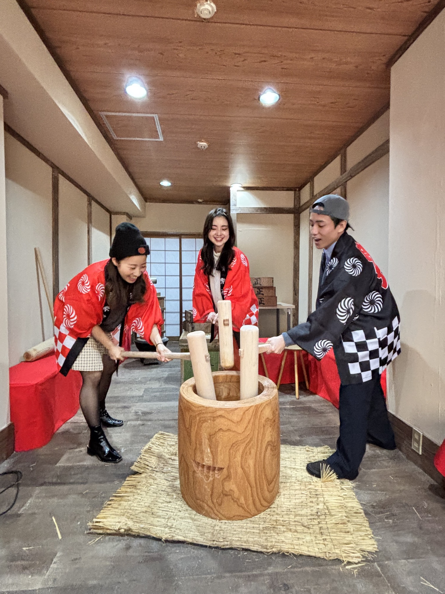 Things to do in Osaka – Traditional Mochi Pounding Experience