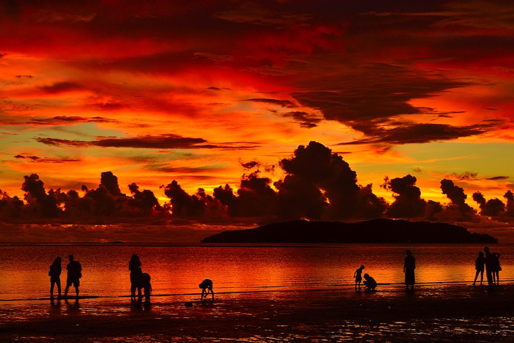 Kota Kinabalu - Sunset at Tanjung Aru Beach