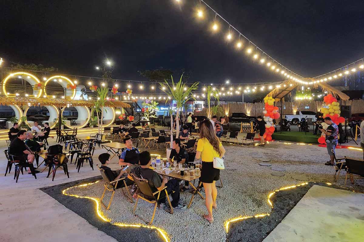 KSL city mall: Camp 4 Season Outdoor Park 