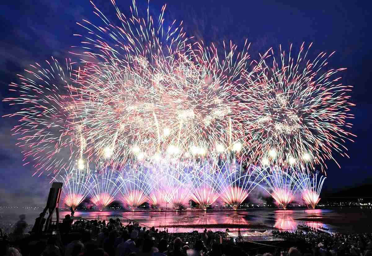 things to do in nagano: lake suwa fireworks