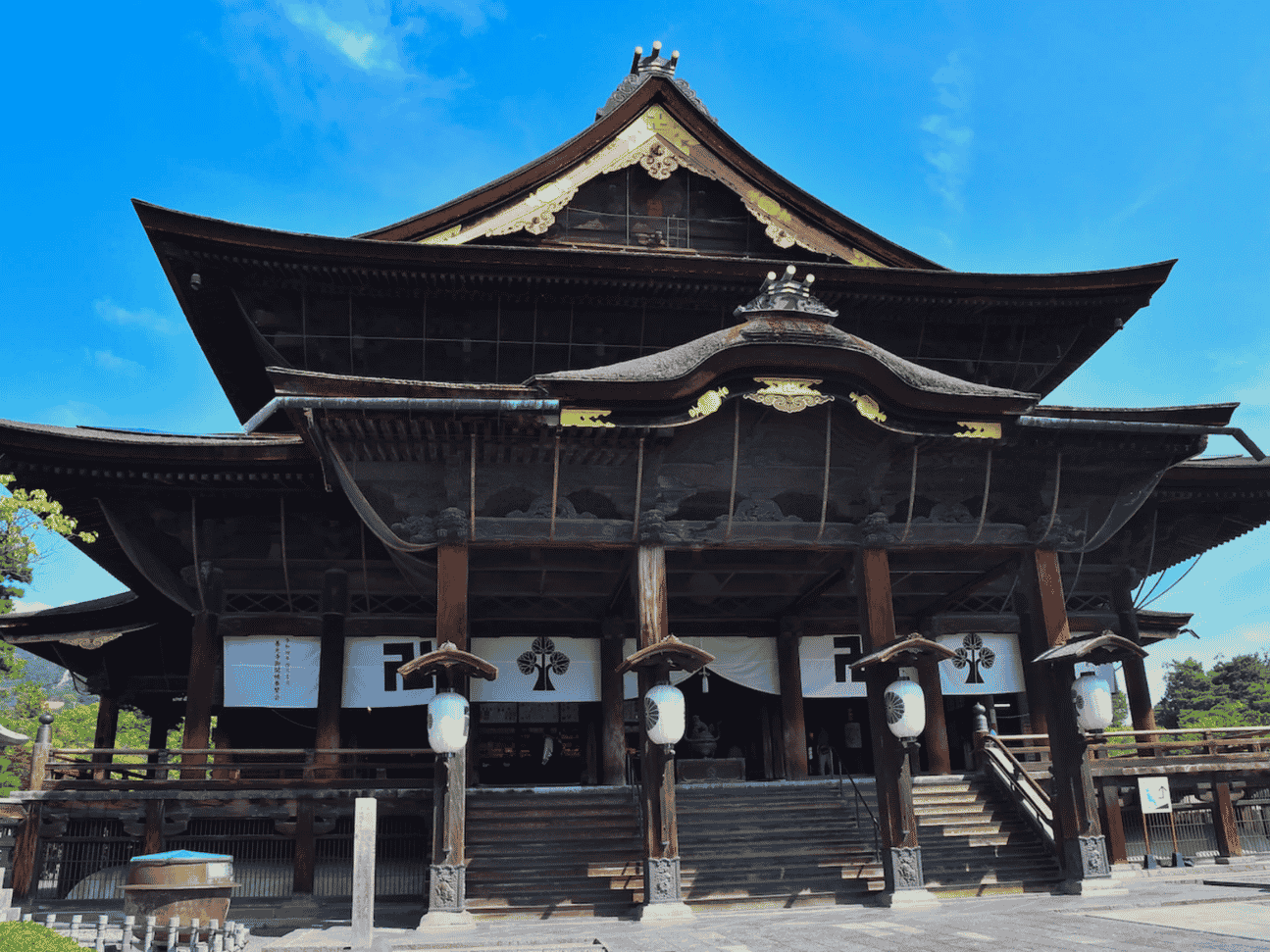 things to do in nagano: zenko-ji temple