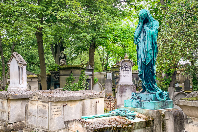 Things to do in Paris: Père Lachaise Cemetery