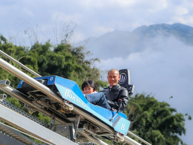 Things to do in Sapa Vietnam with Kids: Alpine Coaster