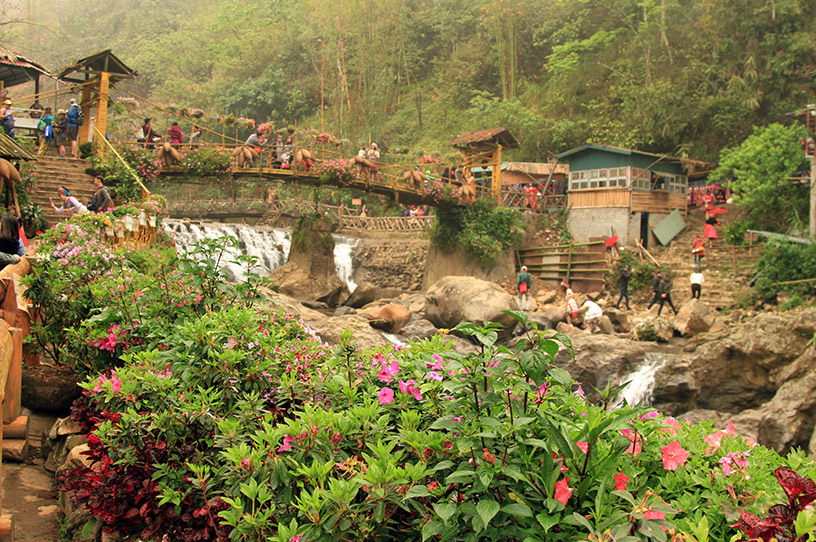 Things to do in Sapa Vietnam: Cat Cat Village