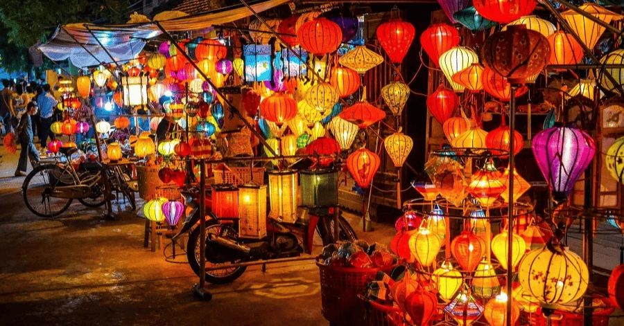 things to do in hoi an: hoi an night market