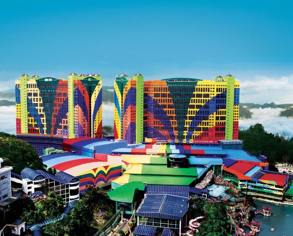 The rainbow-painted towers of First World Hotel rising above the clouds