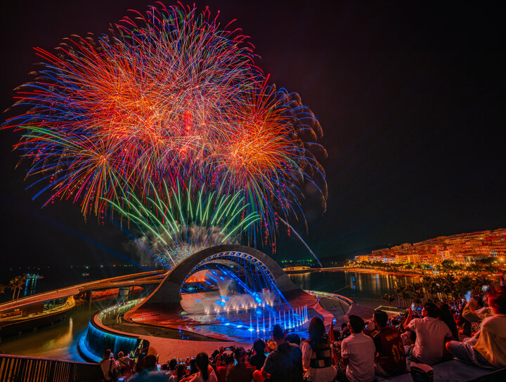Fireworks and fountains over the Kiss of the Sea night show stage in Sunset Town