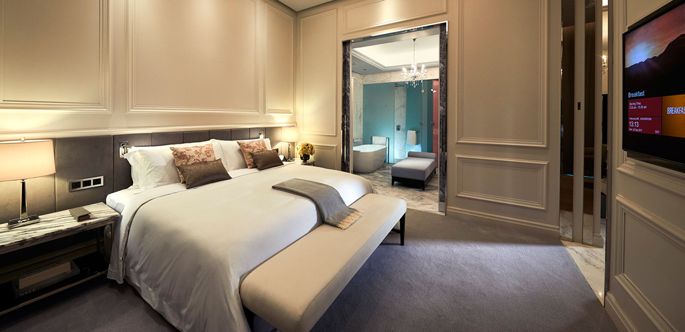 Plush five-star hotel suite with king bed and marble bathroom at Genting