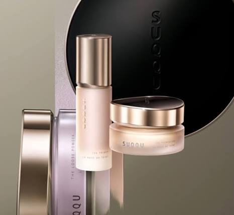 SUQQU primer and loose powder from the brand's base makeup range