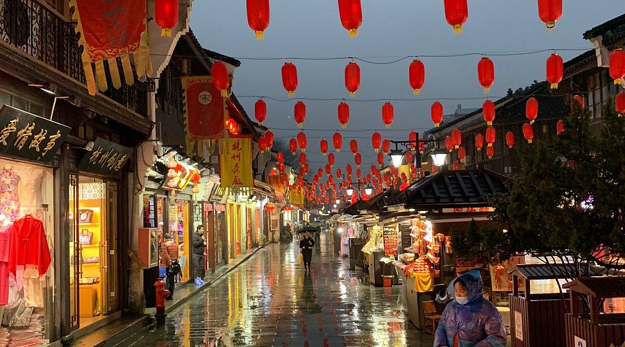 things to do in hangzhou: Hefang Street and Qinghefang Ancient Street (河坊街)