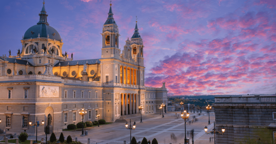 Spain ATM Withdrawal Guide: Fees & Best ATMs (2026)
