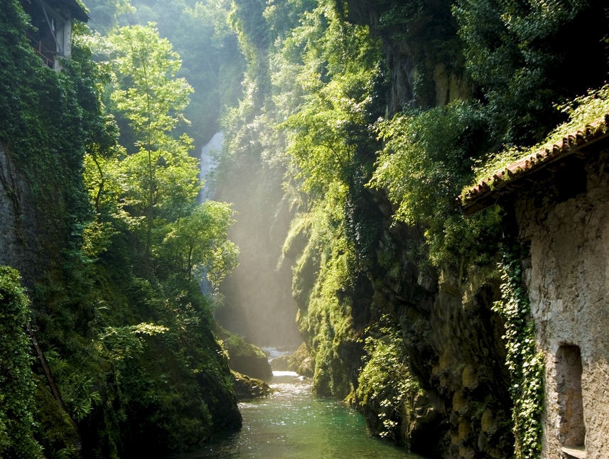 Ponte della Civera stone bridge over the Orrido di Nesso gorge