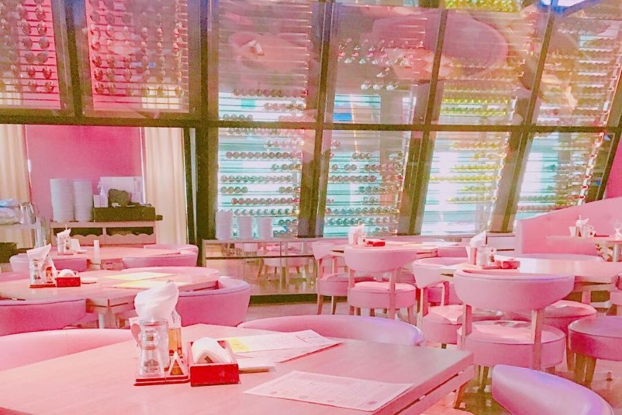 tokyo-pink-cafe