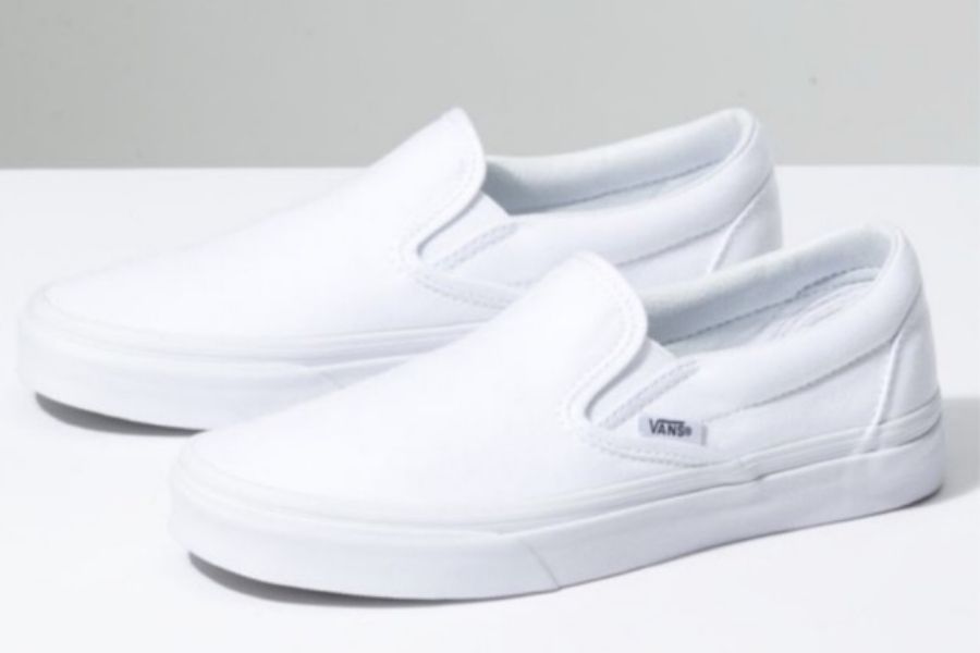 womens-white-sneakers